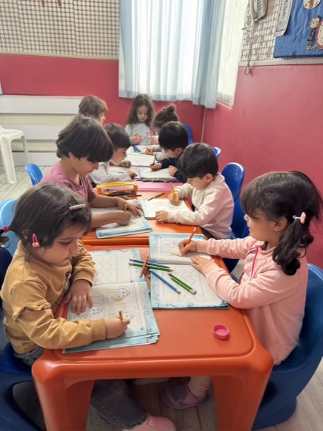 کار کتاب بیان داستان براساس تصاویر