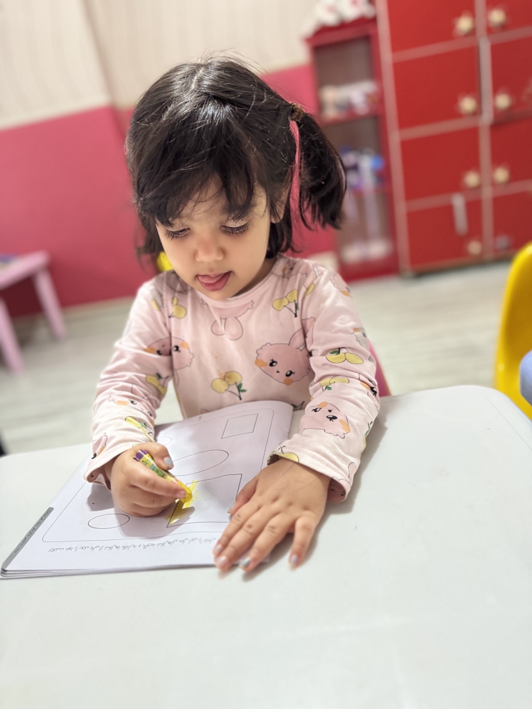 کار کتاب / تشخیص شکل های مشابه غیر هم اندازه