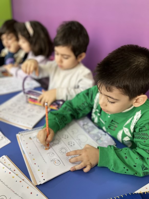 کار با کتاب کودکان چهار ساله | پرورش مهارت کودکان پیش دبستانی