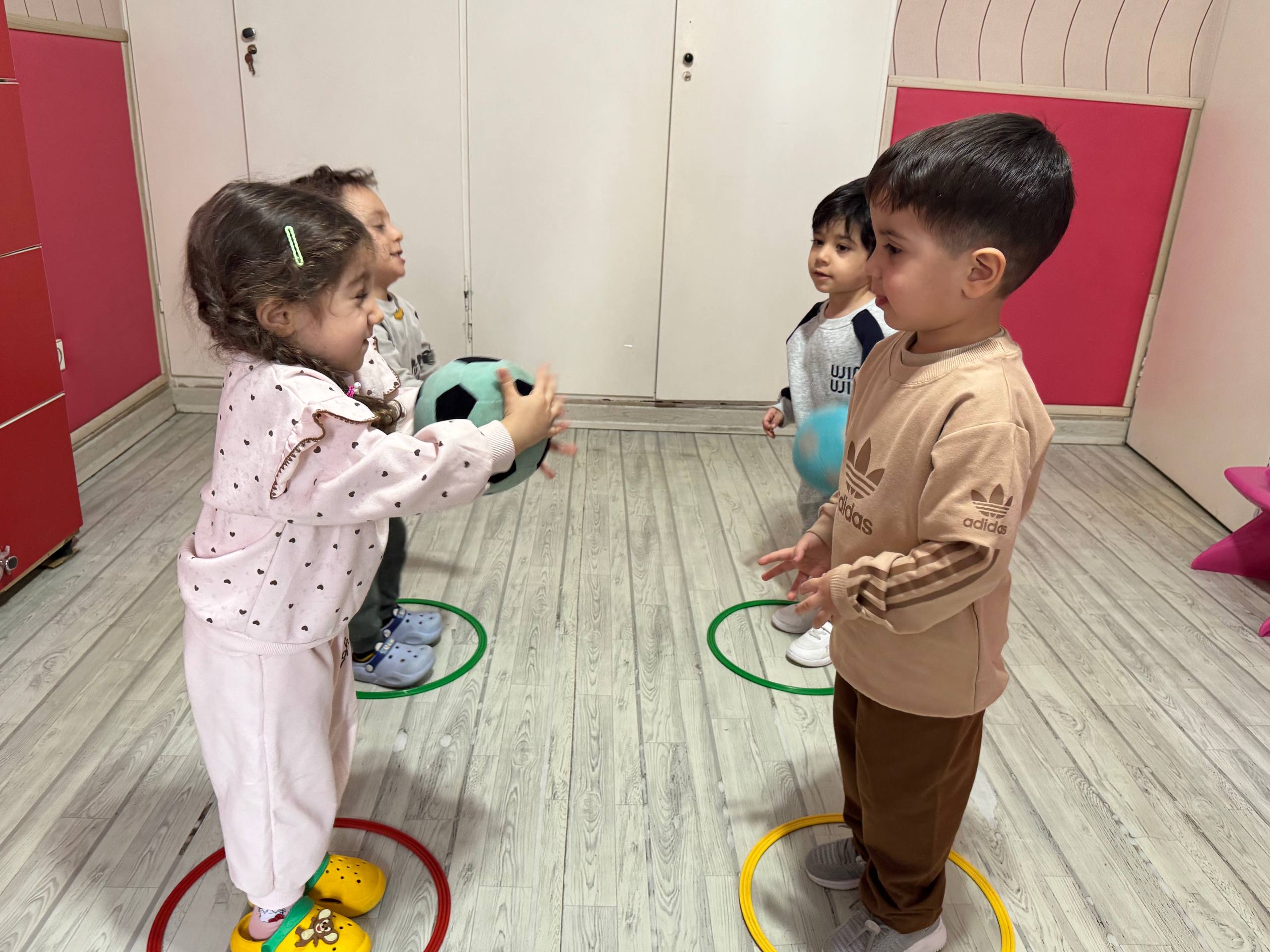 بازی پرتابی تمرین نشانه گیری کودک