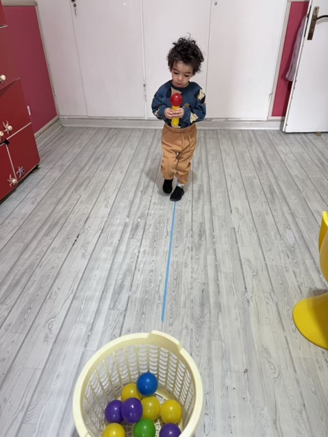 بازی تعادلی برای حفظ تعادل کودک | تقویت مهارت‌های حرکتی و هماهنگی بدن