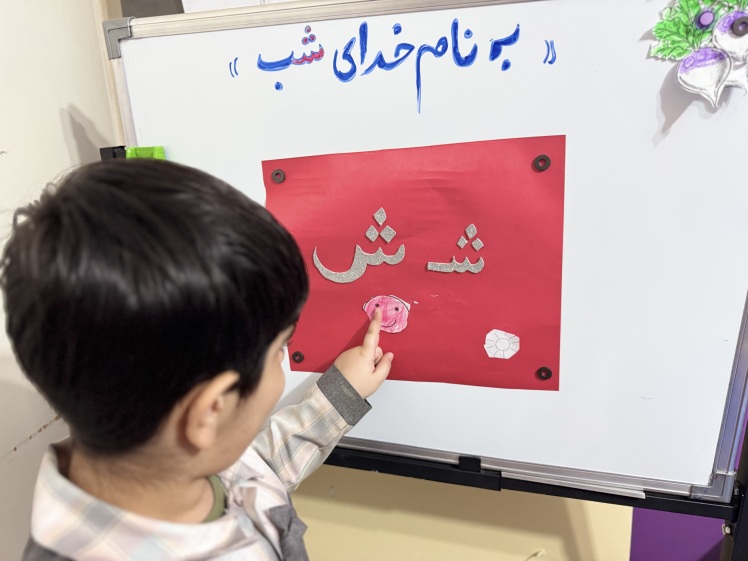 با تصاویری که نشانه ش دارند،بردمونو تزئین کردیم