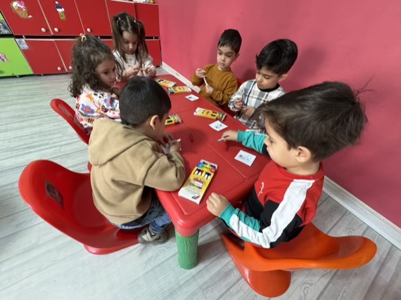 رنگ آمیزی آدم برفی رعایت حد و مرز در رنگ آمیزی