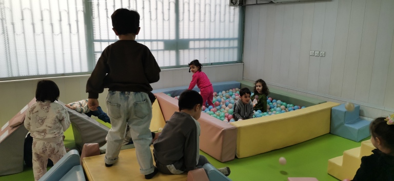 بازی و شادی کودکانه