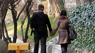 9 حرکت زنانه برای ابراز عشق به همسر