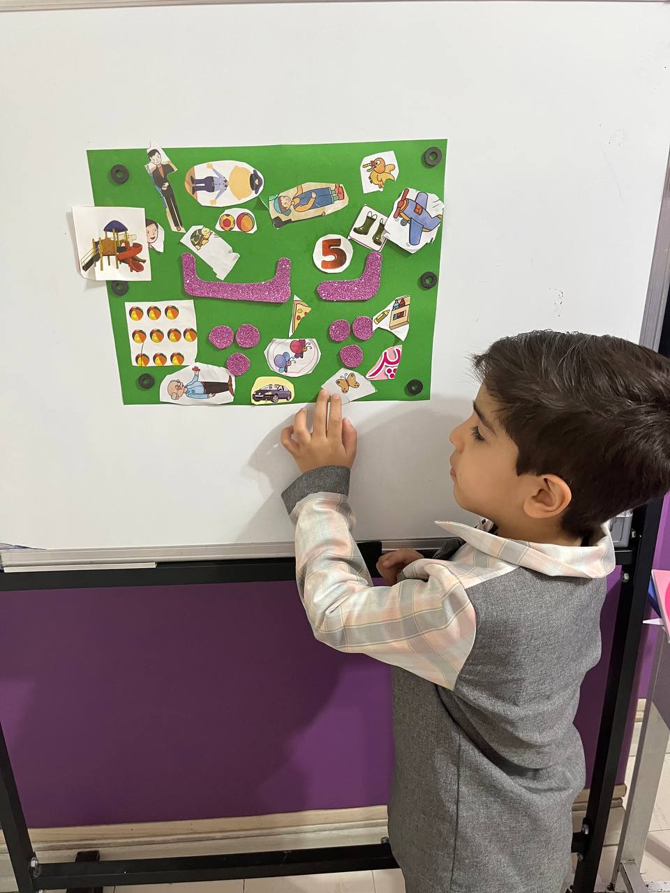 روزنامه دیواری نشانه پ