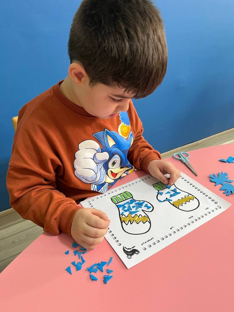 فعالیت کلاژ دست ورزی