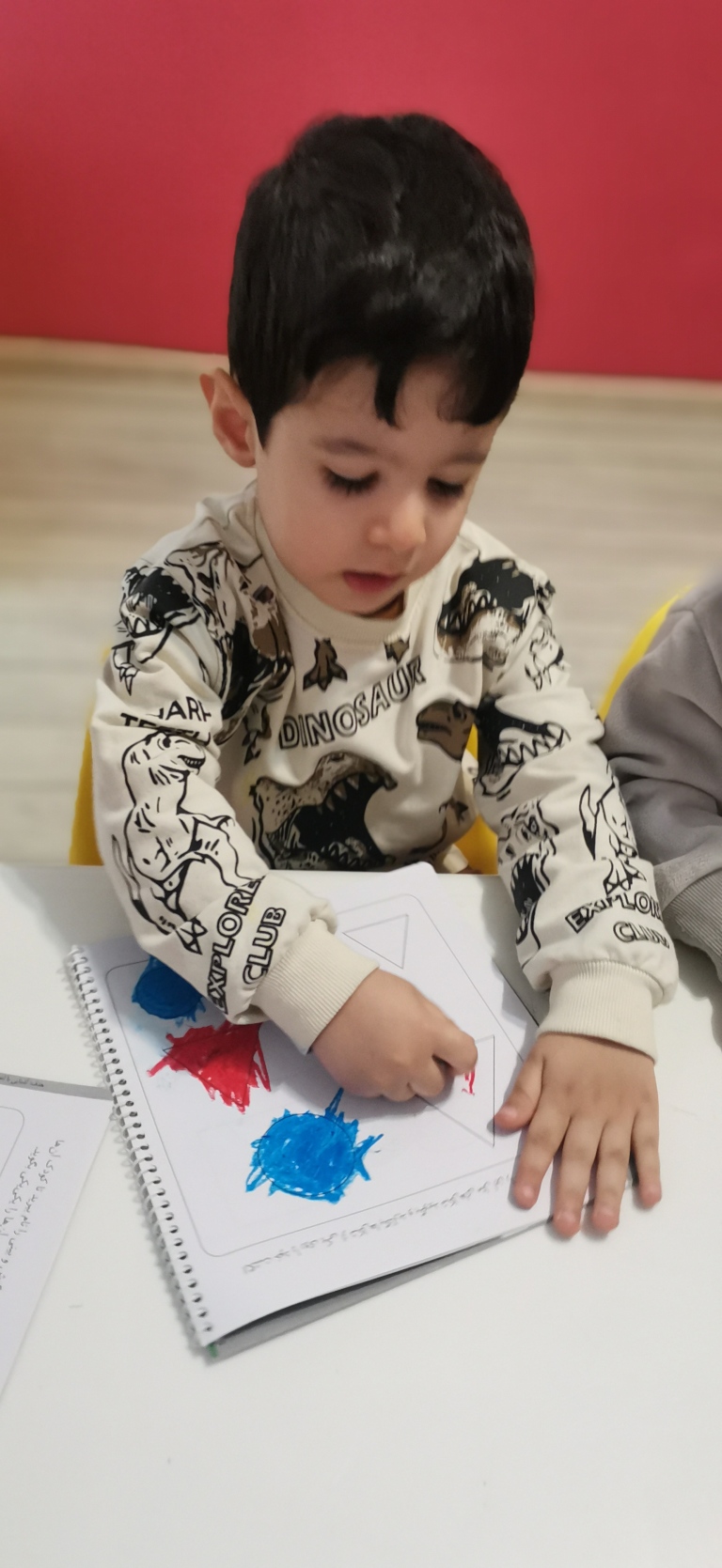 کار کتاب / شکل های مشابه غیر هم اندازه 