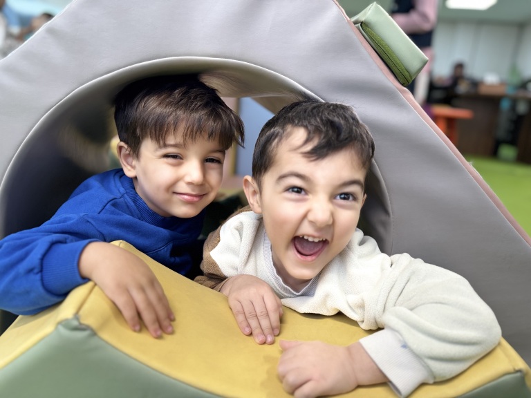 بازی و شادی کودکانه