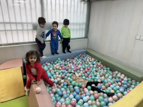 بازی و شادی کودکانه