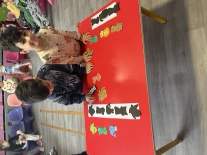 بازی حرکتی جای‌گذاری کودکان ۴ ساله | تقویت هماهنگی دست و پا و پرورش استعدادها