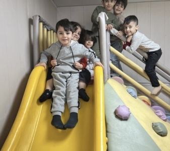 بازی و شادی کودکانه