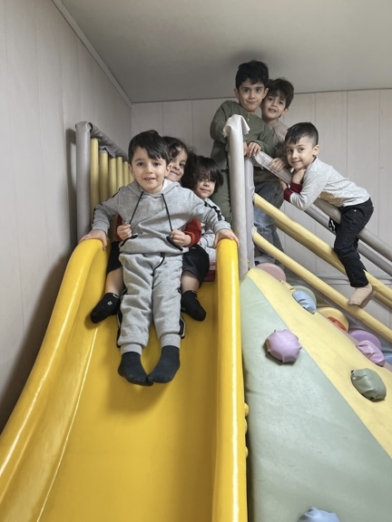 بازی و شادی کودکانه