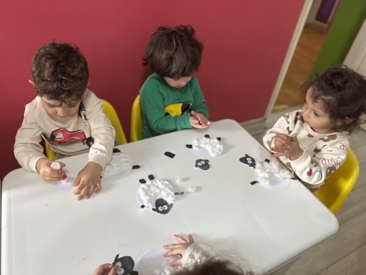 کاردستی گوسفند برای کودکان ۲ ساله | آموزش مهارت‌های حرکتی و خلاقیت با کاردستی