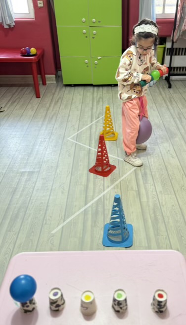 بازی‌های حرکتی برای کودکان | راهنمای عملی شناخت رنگ کودک