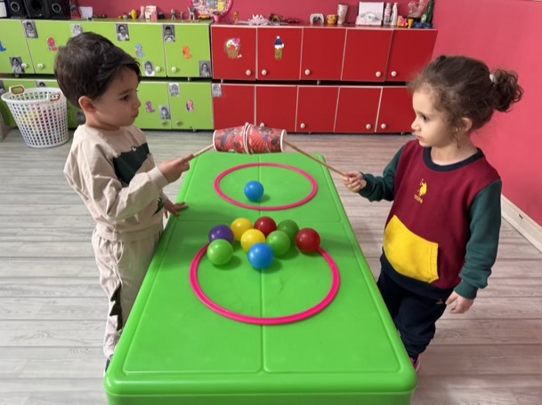 بازی‌های مشارکتی ساده و سرگرم‌کننده برای رشد مهارت اجتماعی