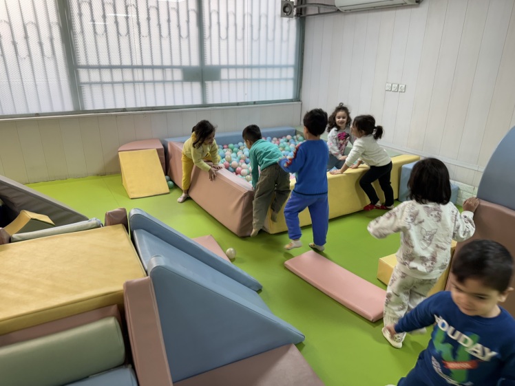 بازی و شادی کودکانه