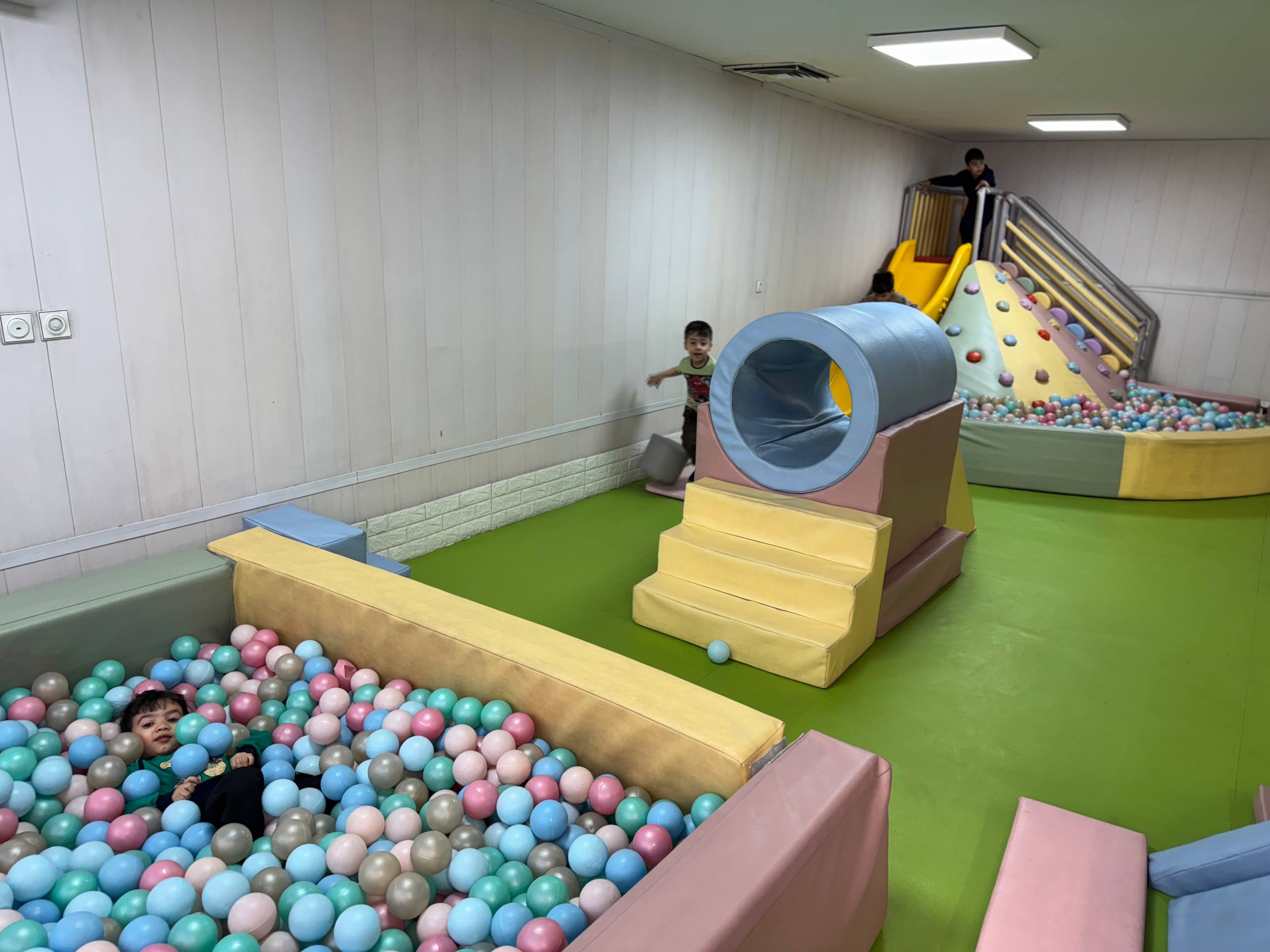 بازی و شادی کودکانه