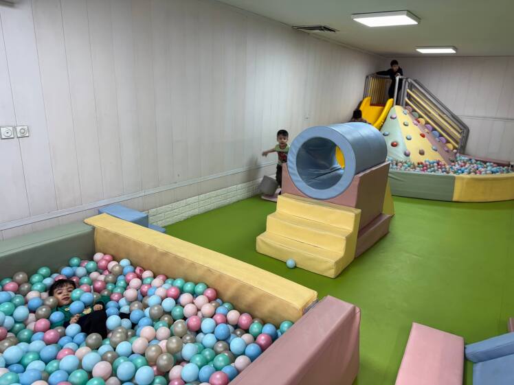 بازی و شادی کودکانه