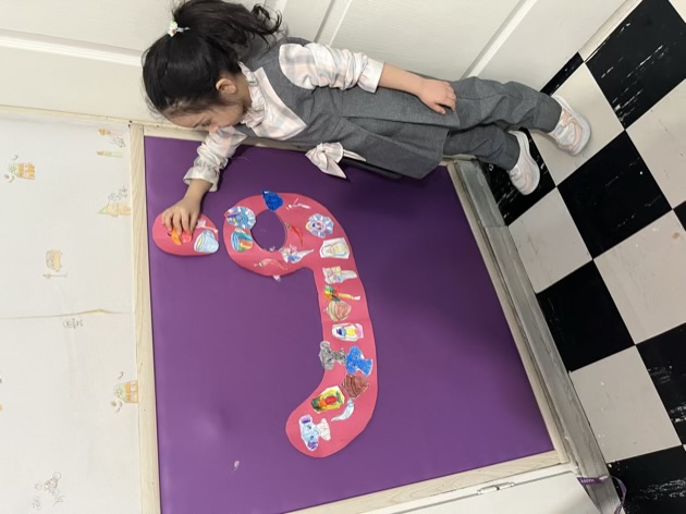 فعالیت آموزشی کودکان پیشدبستانی: یادگیری حرف «ف» با کاردستی کلاژ این چطوره