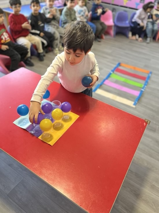 چرا بازی چندمرحله‌ای برای رشد مهارت‌های کودک ۴ ساله ضروری است؟