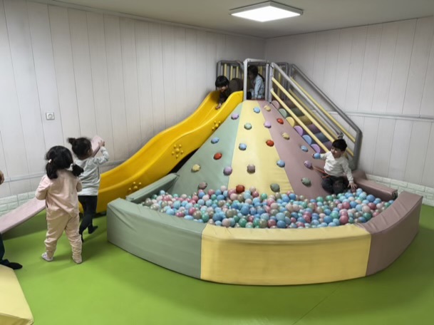 بازی و شادی کودکانه