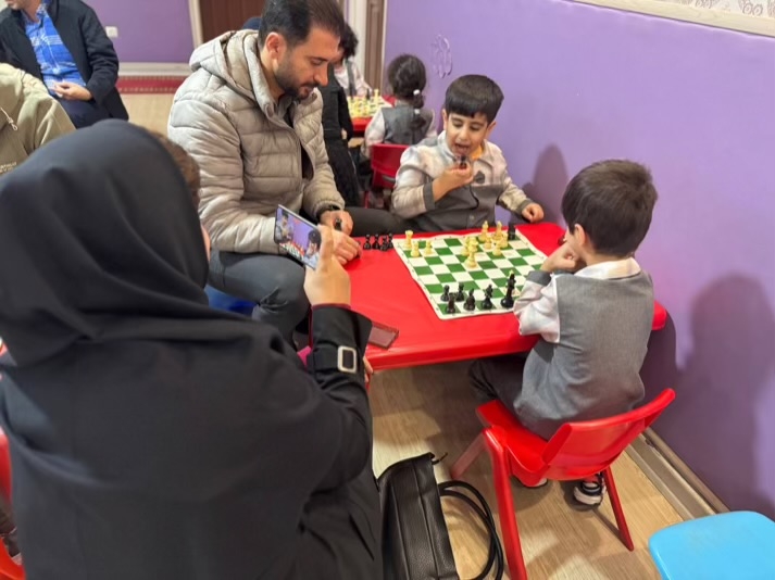 اموزش کودک با بازی خلاقانه