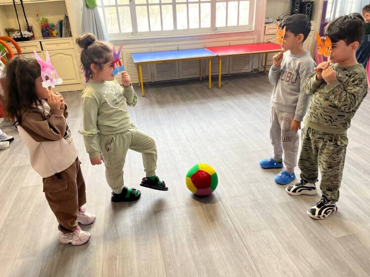 نمایش خلاق باهم بازی کنیم