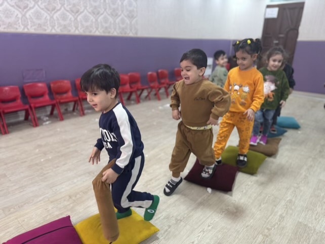 آموزش زبان انگلیسی کودکان ۳ ساله | جشن متکا‌ آموزشی شاد برای کودکان 