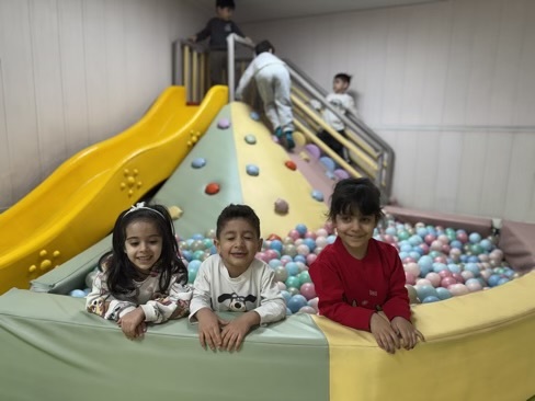 بازی و شادی کودکانه